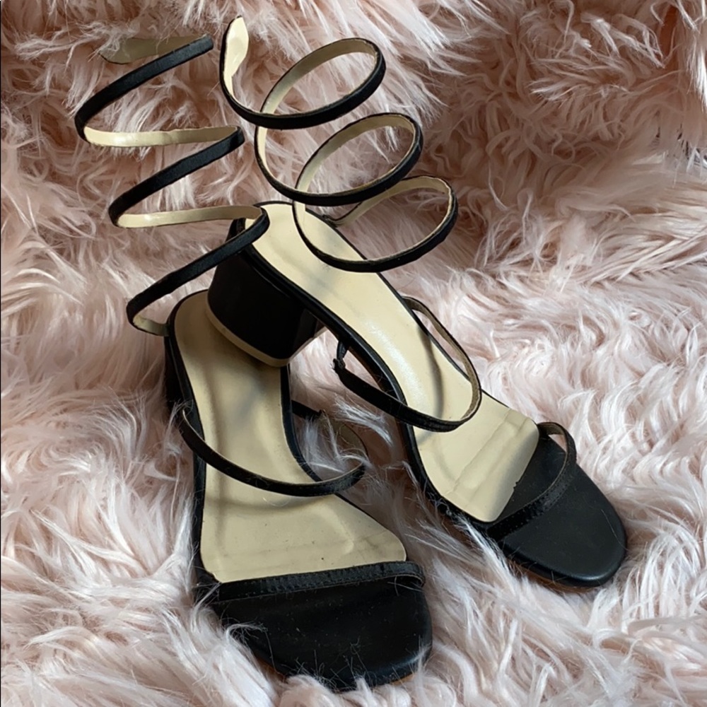 Black spiral cute sandals